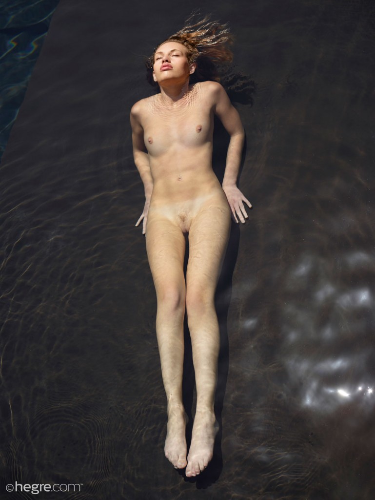 Katia Naked in the Pool