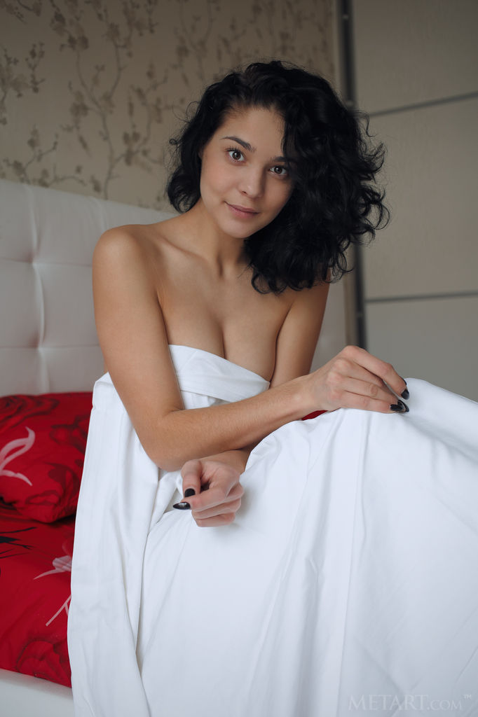 Callista B Teasing Naked in Bed