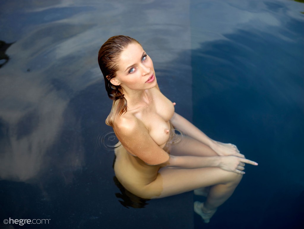 Sonya Wet Nude Model