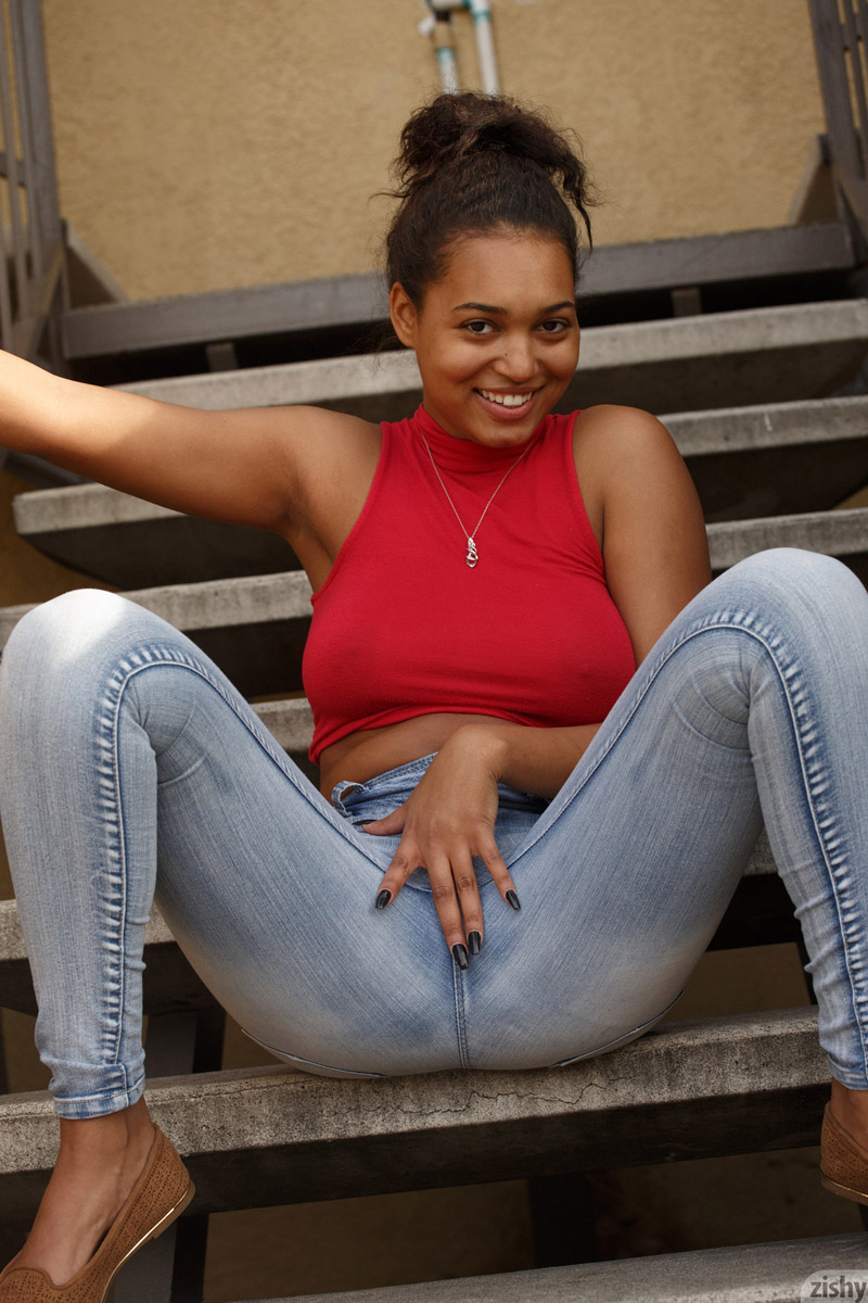 Noelle Monique Ebony in Jeans