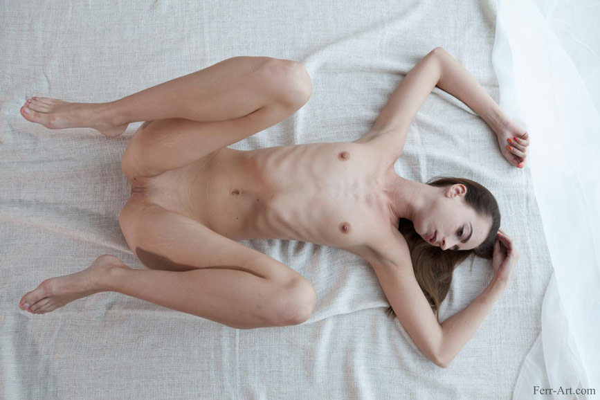 Leyla Skinny Nude Model