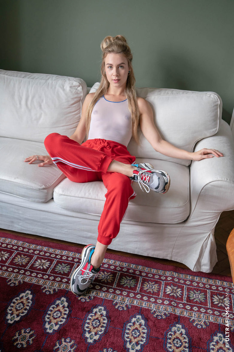 Alecia Fox Takes off her Track Pants