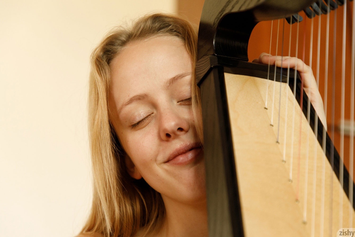 Helen Bergstrom Show Me Your Strings