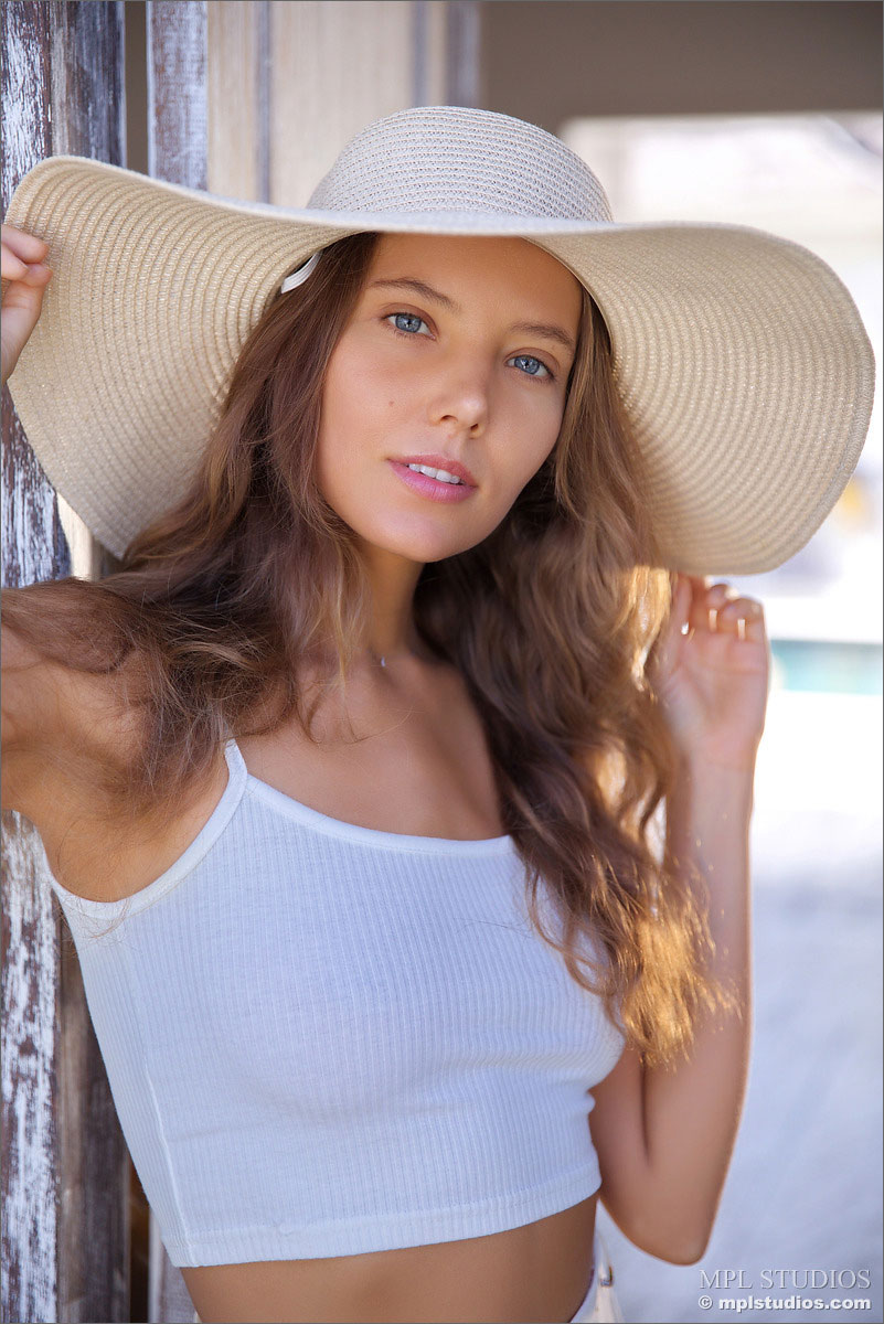 Katya Clover Big Summer Hat