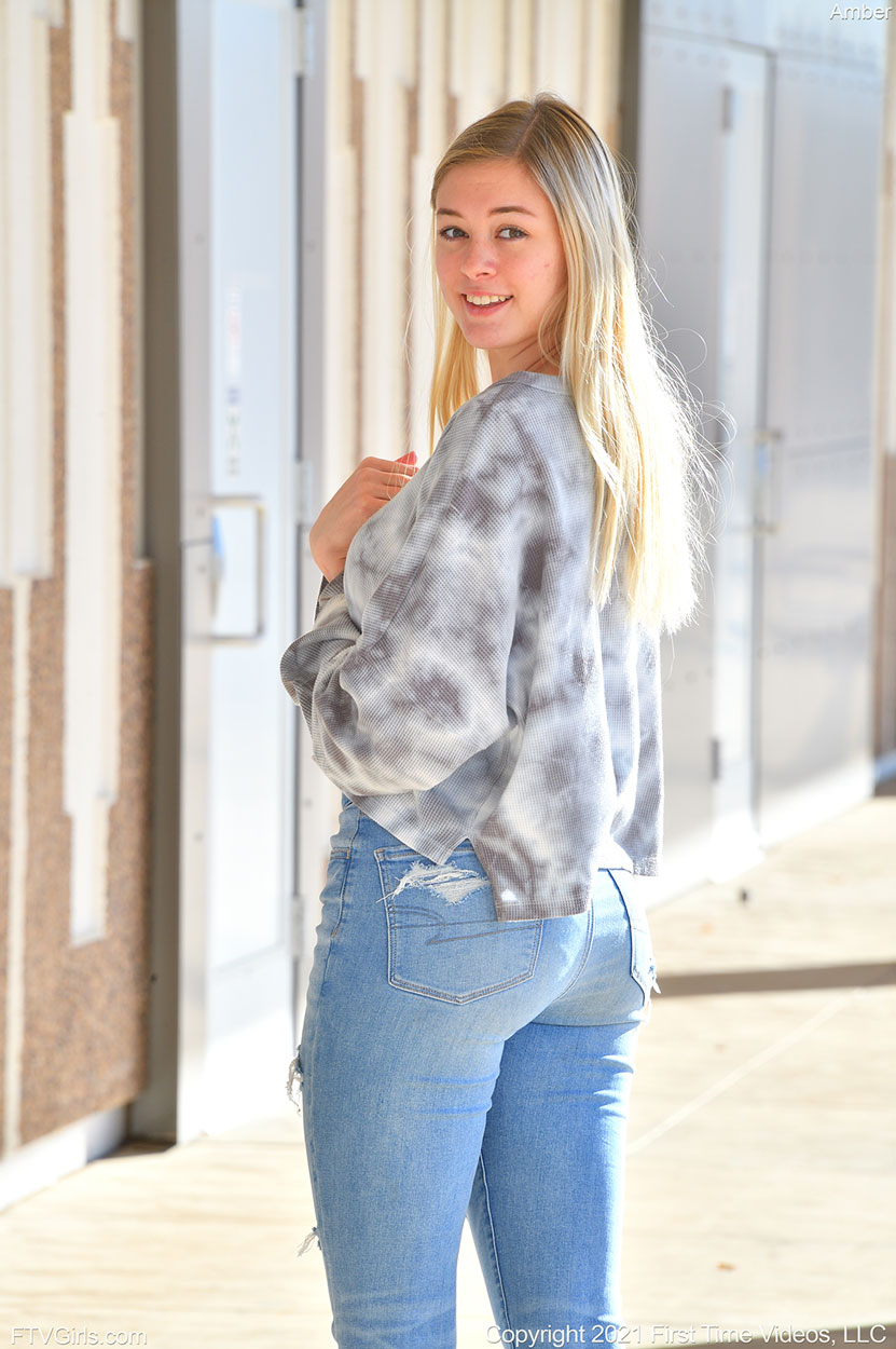 Amber Busty Teen in Sexy Jeans