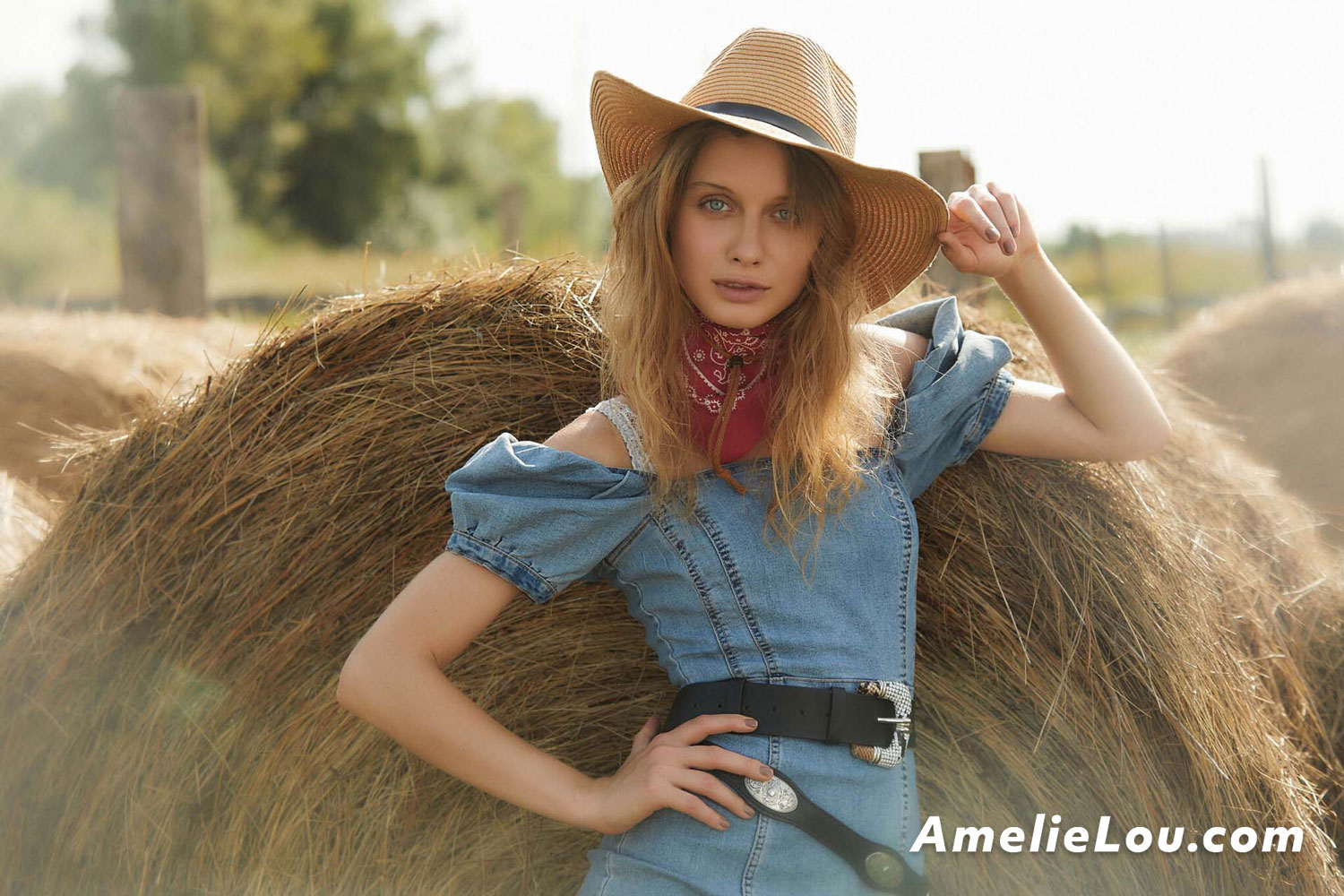 Amelie Lou Hot Cowgirl