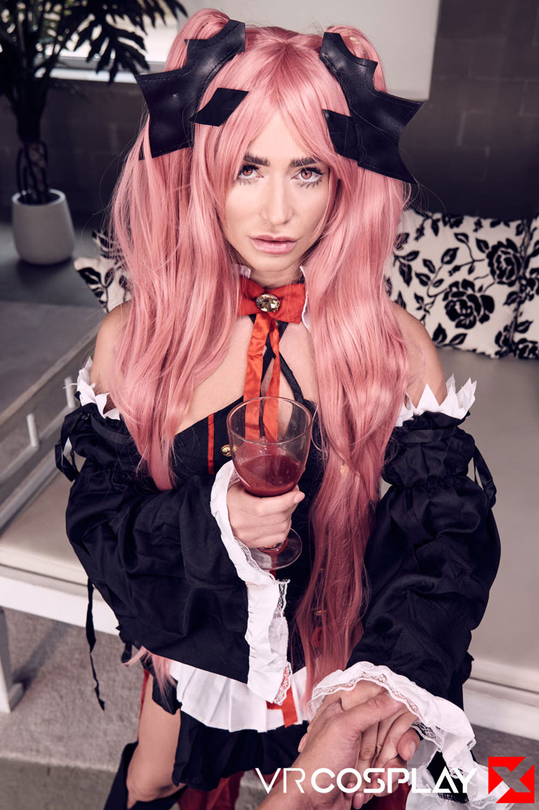 Sarah Sultry Krul Tepes Cosplay