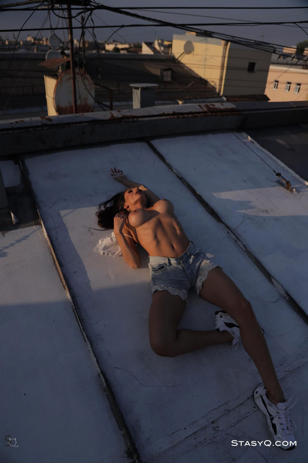 CourtneyQ Sporty Rooftop Model