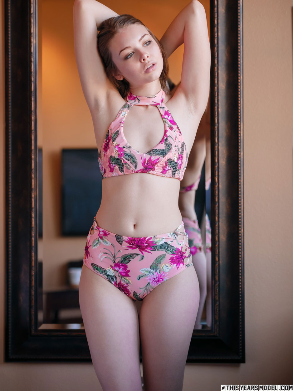 Lana Lea Takes off her Sexy Bikini