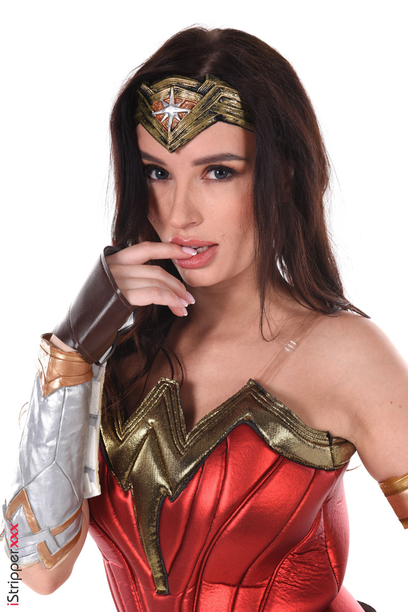 Milena Ray Wonder Woman Cosplay