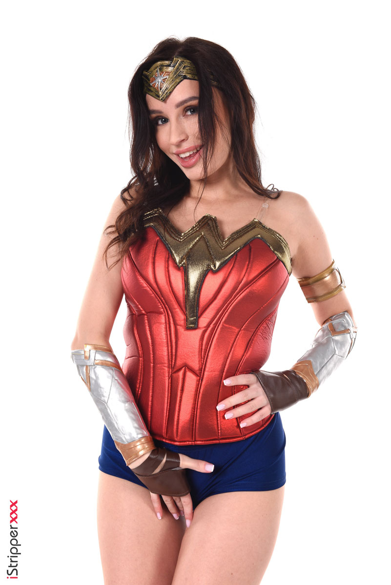 Milena Ray Wonder Woman Cosplay